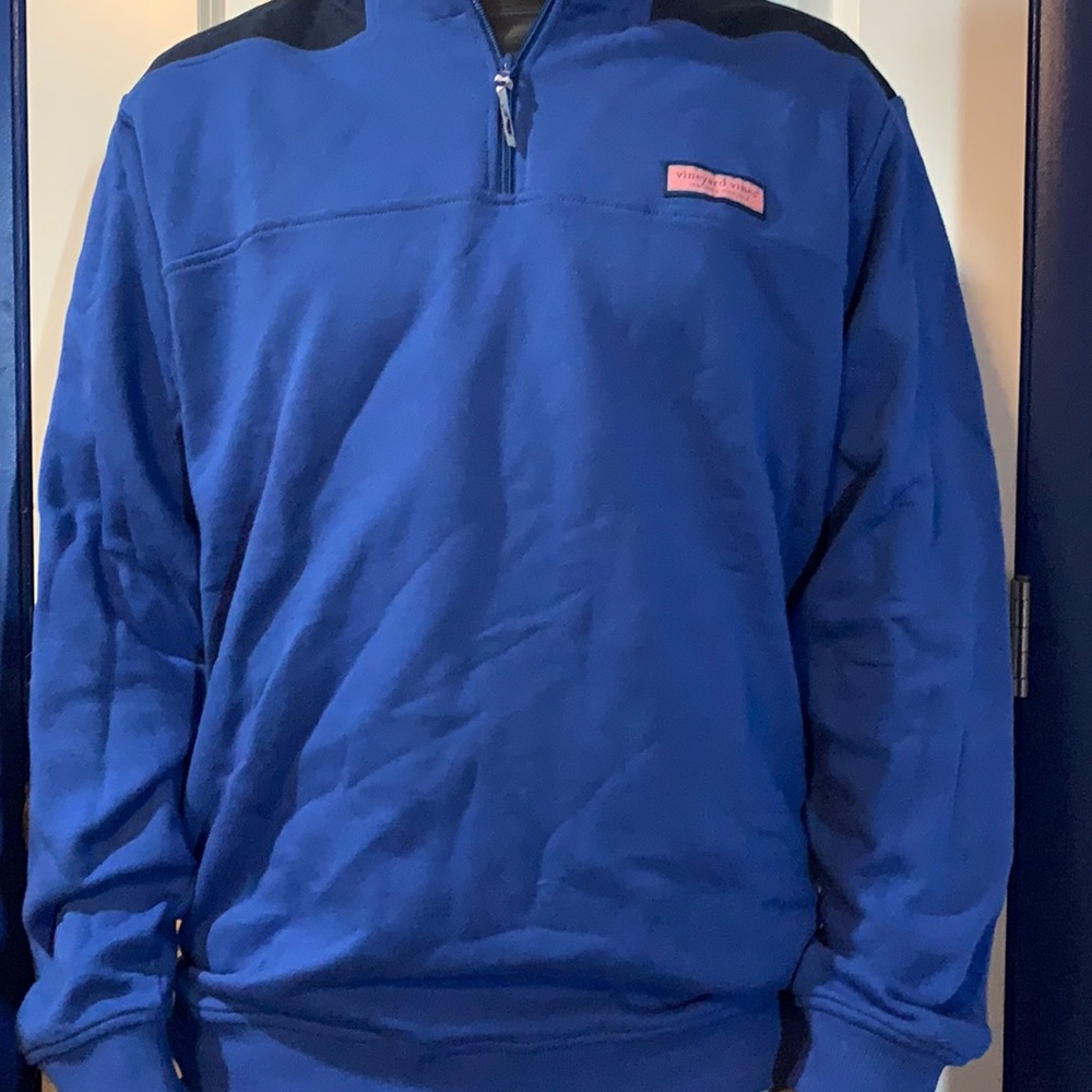 Vineyard vines quarter zip. Size Large